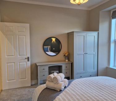 Tillicoultry Apartment | City Residence Free Parking