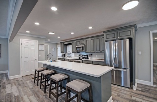 Clinton House | City Retreat Near the Lake, Great for Fishing