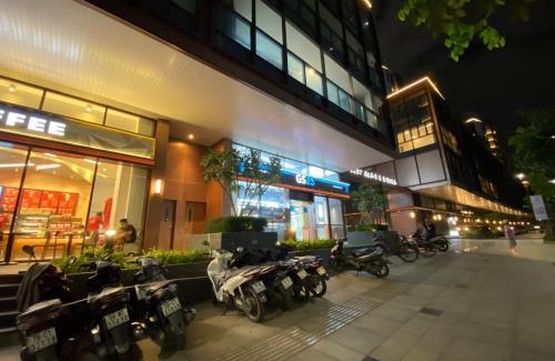 Thu Thiem Apartment | City river view with Workstation & Downtown access