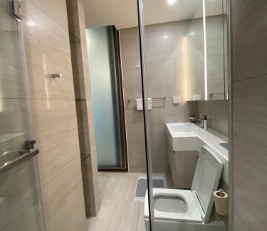 Thu Thiem Apartment | City river view with Workstation & Downtown access