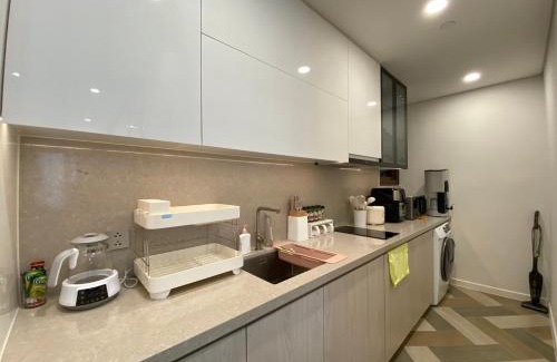 Thu Thiem Apartment | City river view with Workstation & Downtown access