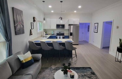 College Park House | City Serenity-2BR Home away from Home. 6 Min from ATL Airport
