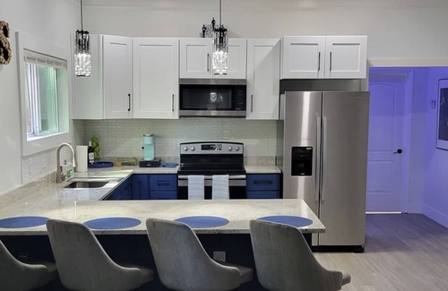 College Park House | City Serenity-2BR Home away from Home. 6 Min from ATL Airport