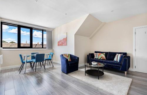 Sutton Apartment | City Service Lets - Large Cheam 1 bed with parking - Long stays welcome