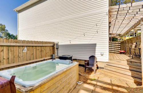 Chattanooga House | City Side Comfort in Missionary Ridge - hot tub