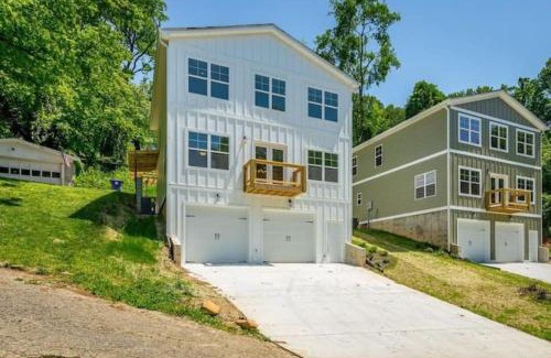 Chattanooga House | City Side Homes with a hot tub & game room