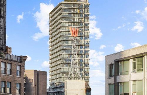 Crosstown Apartment | City Skyline DT 3BR Condo DT with Free Parking
