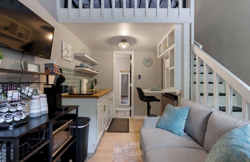Southwest Raleigh Apartment | City Skyline Loft Raleigh