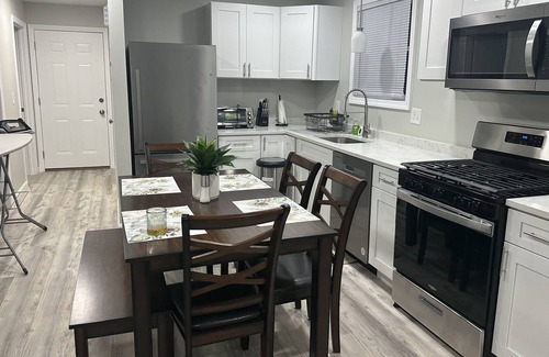 Washington Park Apartment | City town house for a quick get away. Its close to anything Rhode Island offers