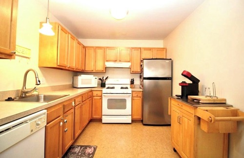 Central Northside House | City townhouse with a country feel. Steps to downtown, stadiums and attractions.