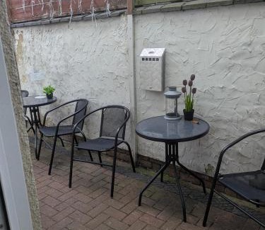 Kettering House | City Vacations Kettering free WiFi for ' Short & Long stays ' Shared bathroom & Shared Kitchen Single room for 1 Adult