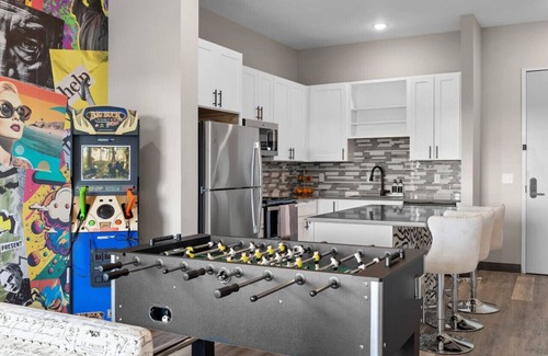 South Nashville Apartment | City Vibes: Arcade, Sleeps 4 & Near Broadway!