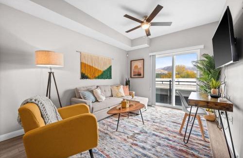 Central City Apartment | City View BOHO Apt Stocked w everything you need