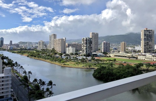 Kaka'ako Apartment | City-view studio with balcony & WiFi - mere steps from Waikiki beaches