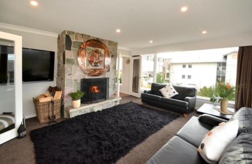 Dunedin City Centre House | City Views on Rattray