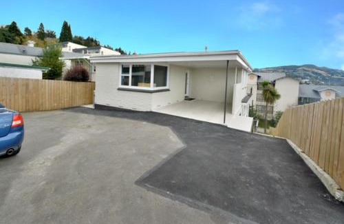 Dunedin City Centre House | City Views on Rattray