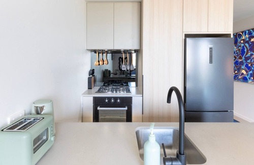 Carlton Apartment | City Views | Unique Carlton Stay