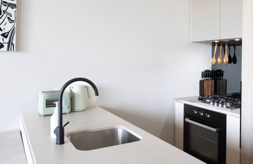 Carlton Apartment | City Views | Unique Carlton Stay