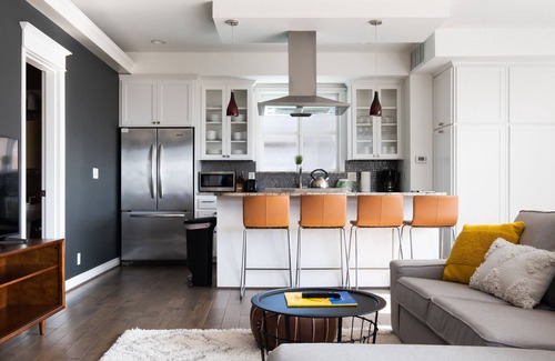 Eastlake House | City views, walkable to restaurants and public transit