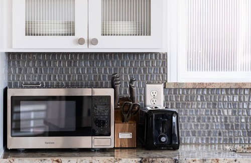 Eastlake House | City views, walkable to restaurants and public transit