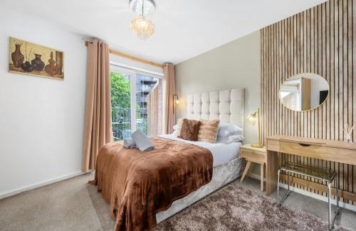 Clayton Apartment | Cityfront Luxe Apt Near City Centre Facing Etihad & Coop Live, Free Parking
