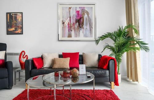Clayton Apartment | Cityfront Luxe Apt Near City Centre Facing Etihad & Coop Live, Free Parking