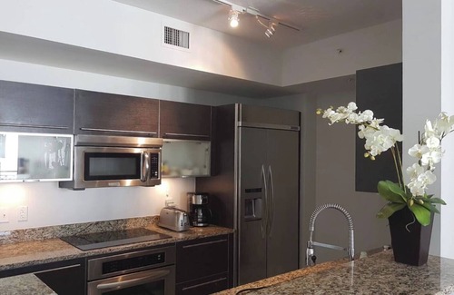 Downtown West Palm Beach Condo | CityPlace Luxury Turnkey 2-Bdrm, 2-Bathroom Apt in the Heart of Downtown WPB