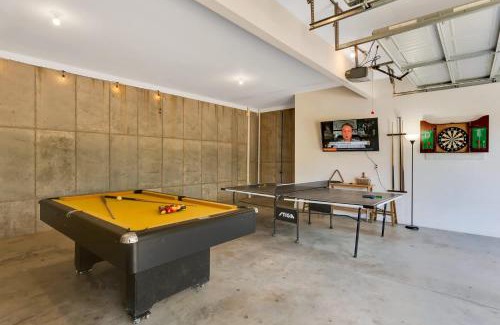 Chattanooga House | Cityscape Haven at Missionary Ridge with a hot tub