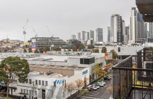 Southbank Apartment | Cityscape Retreat - Modern Comfort near Yarra River