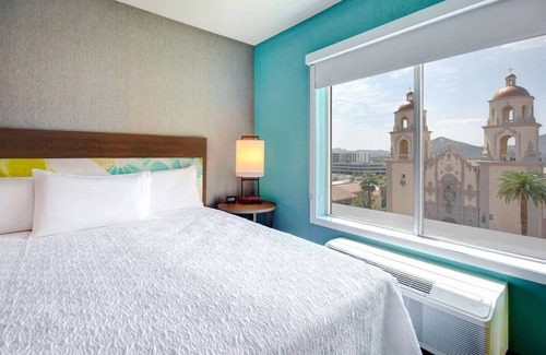 Downtown Tucson Hotel | Cityscape Views and Comfort! Free Breakfast, Parking, Pool, Pets Allowed!