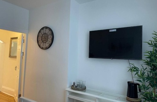 Georgian Quarter Apartment | CityStays Rooms with Free Parking - Deluxe Double Room 1