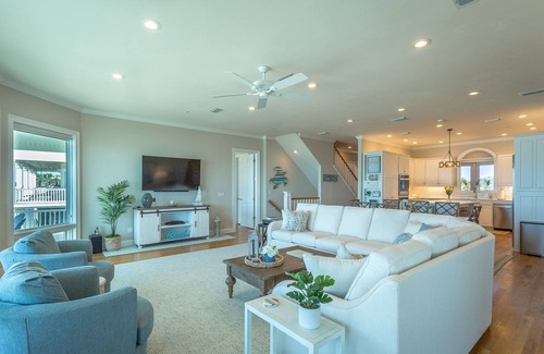 Plantation House | CJ's Beach Front 6 BR Heated Pool Private Home