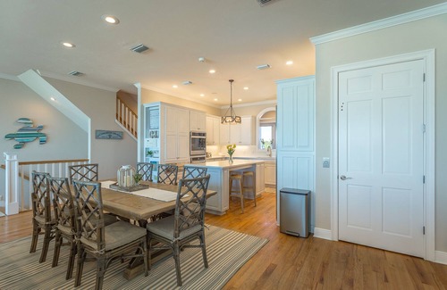 Plantation House | CJ's Beach Front 6 BR Heated Pool Private Home