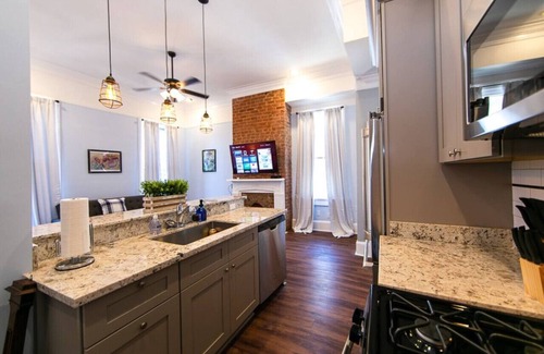 Seventh Ward Apartment | Claiborne Historic Victorian Mansion Historic Getaways