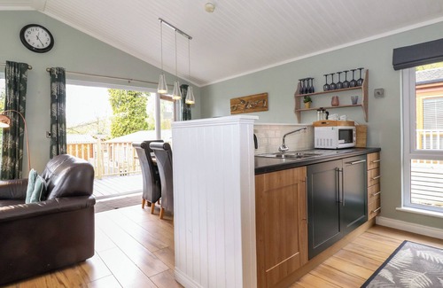 Troutbeck Bridge Cottage | CLAIFE VIEW LODGE, pet friendly, with pool in Troutbeck Bridge