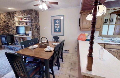 Red River Apartment | Claim Jumper #4 Townhouse with High Speed Wifi