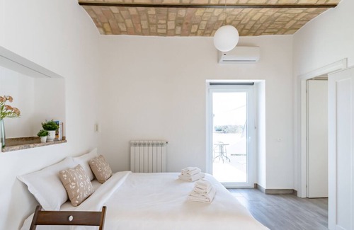 Rocca San Giovanni House | Clalu' - One Bedroom House, Sleeps 2