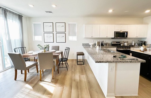 Upland Villa | Claremont Colleges Ontairo Mills Villa min of 30 nights booking required