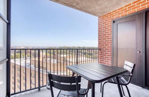 Court House Apartment | Clarendon 1BR w Gym WD Doorman nr Metro WDC-349