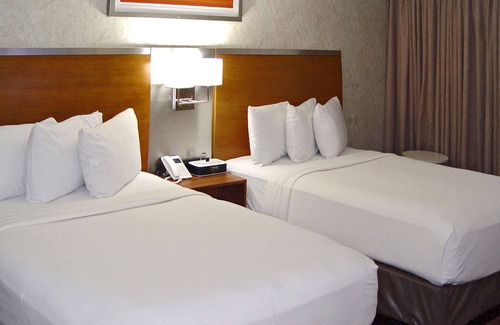 Bakersfield Hotel | Clarion Hotel Bakersfield North