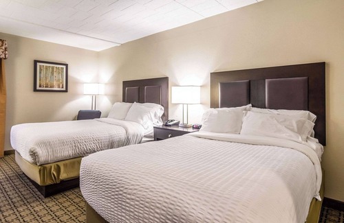 Cranberry Township Hotel | Clarion Inn Cranberry Township