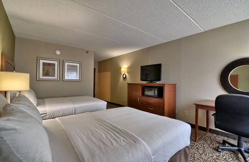 Cortland Hotel | Clarion Inn & Suites - University Area