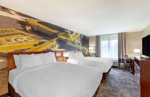 Mount Pleasant Hotel | Clarion Pointe Racine - Mount Pleasant