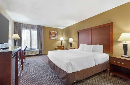 Lowes Grove Hotel | Clarion Pointe Research Triangle Park Durham