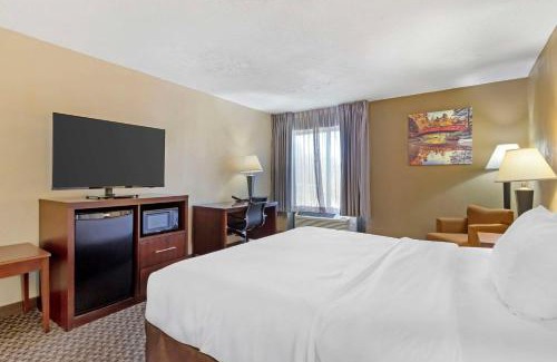Lowes Grove Hotel | Clarion Pointe Research Triangle Park Durham