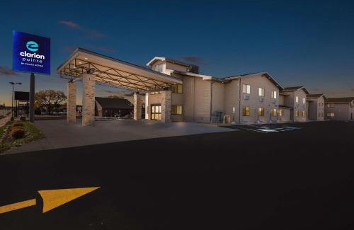 Milwaukee Hotel | Clarion Pointe