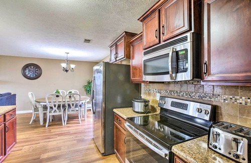 Clarksville House | Clarksville Getaway Near Golfing & Breweries!