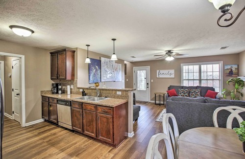 Clarksville House | Clarksville Getaway Near Golfing & Breweries!