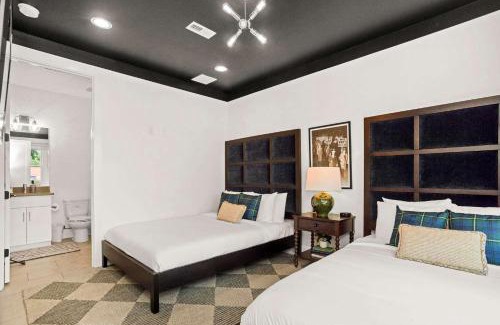 Eighth Avenue House | Class at 8th & Argyle Elite Nashville Vacation Spot