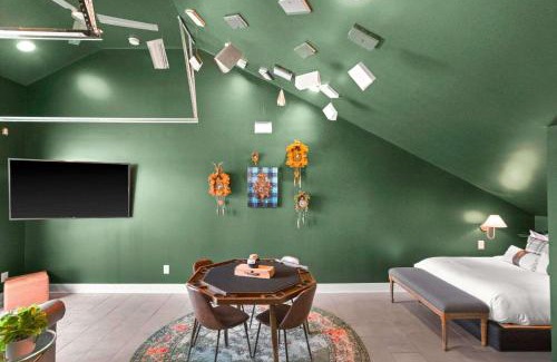 Eighth Avenue House | Class at 8th & Argyle Elite Nashville Vacation Spot